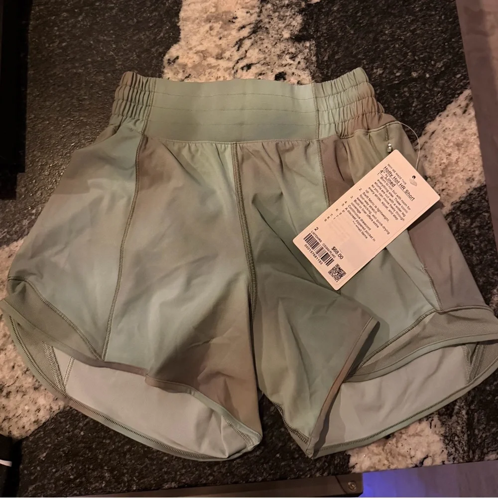 Lululemon Hotty Hot High-Rise Lined 4”, Shorts - Picture 9 of 9